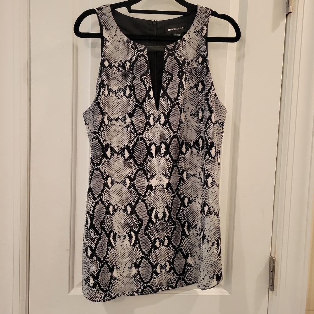Sleeveless print halter style tunic